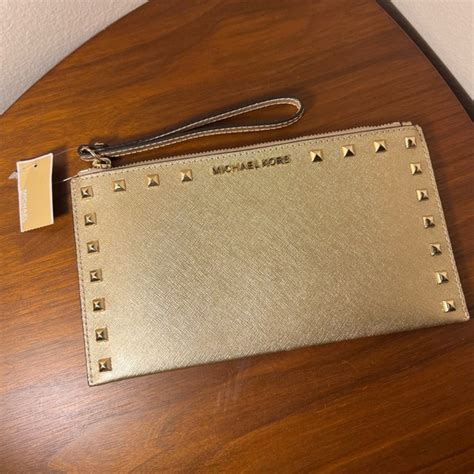 MICHAEL KORS SANDRINE STUD ZIP CLUTCH WRISTLET